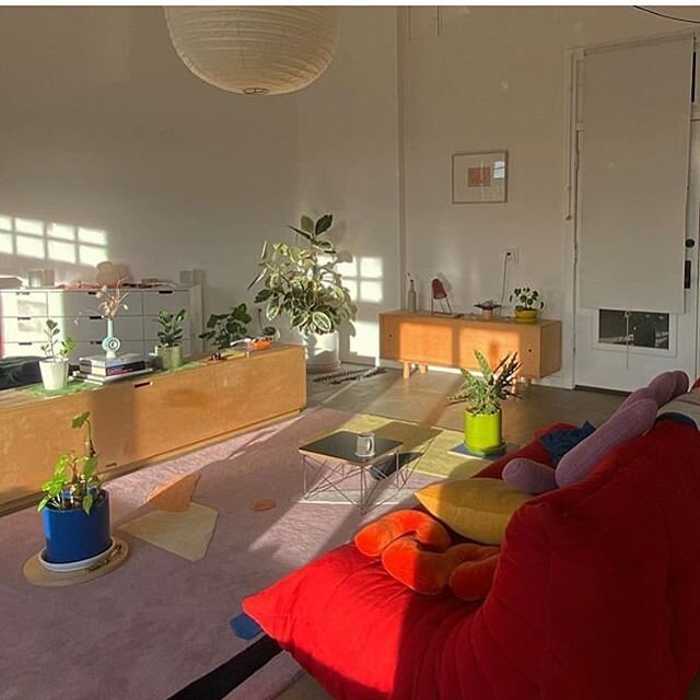 Spotted this space belonging to @gabrielledecaro this morning and it seemed like such a lovely, peaceful, beautiful breath of fresh air we wanted to share it with you. Wishing you and yours a calm, kind, and sun-dappled Memorial Day. Many thanks and 