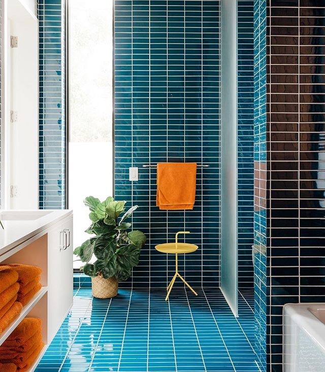 Holy smokes and a side of guac, have we been immersed in bathrooms this week! Our clients in Sherman Oaks are about a month away from demo, so we’re gathering a heckton of bathroom inspiration images to get the proverbial, er, loo ball rolling. In the process, found this absolute delight on @archdigest - a Southern California couple’s love of midcentury design reinventing itself in Austin. And dang if this floor-to-ceiling tile bathroom isn’t completely unforgettable. Also, we need a hashtag for this Sherman Oaks project...🤔 But first, we need bathroom plumbing selections! 🌟 #tilelove #colorlove #bathroomdesign #bathdecor #interiordesign #tilefordays