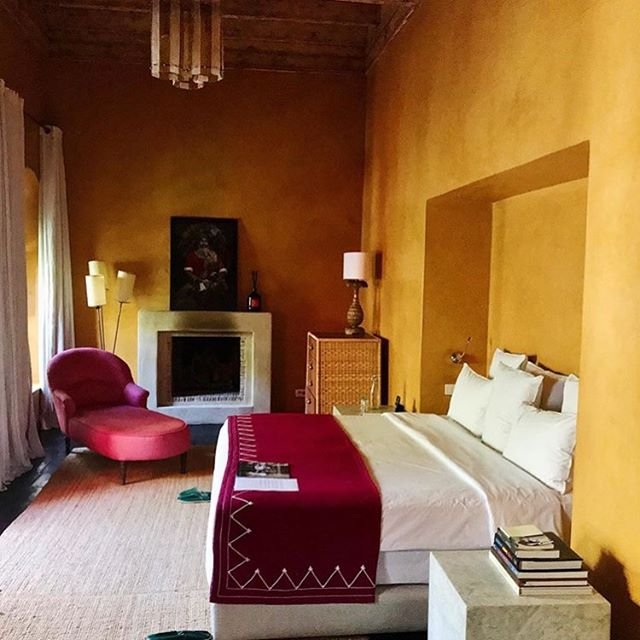 This rainy weather and long weekend of BF, Small Business Saturday, and Cyber Monday has us especially loving the idea of lounging, reading, and swimming in Morocco for a quick r+r. That r+r would be particularly wonderful at @elfennmarrakech ✨✨✨