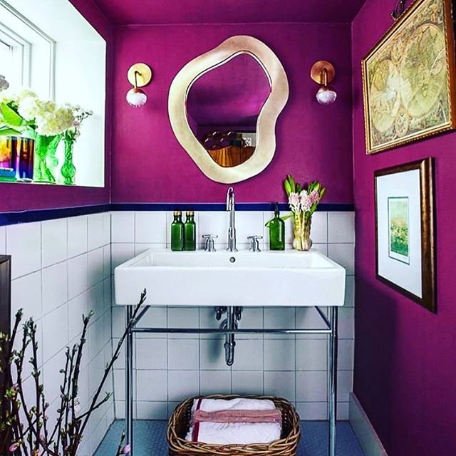 Holy magenta. All praise this fearless deity of color. (Nice loo @jewelmarlowe!) 💕