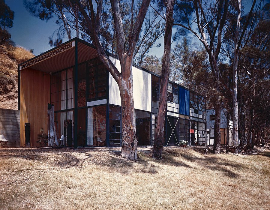 The Eames House, as photographed by Julius Shulman in 1950. Photo: J. Paul Getty Trust. Julius Shulman Photography Archive, Research Library at the Getty Research Institute